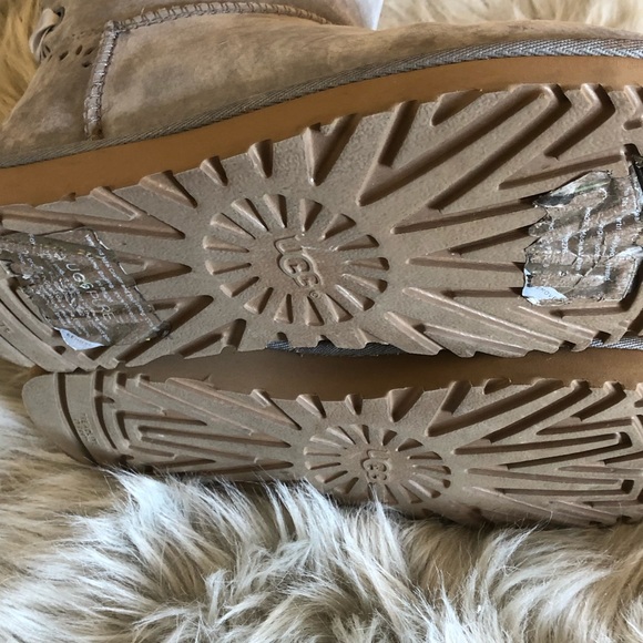 UGG BNIB Women’s W Dixi Flora Perforated size 6 - Picture 6 of 6